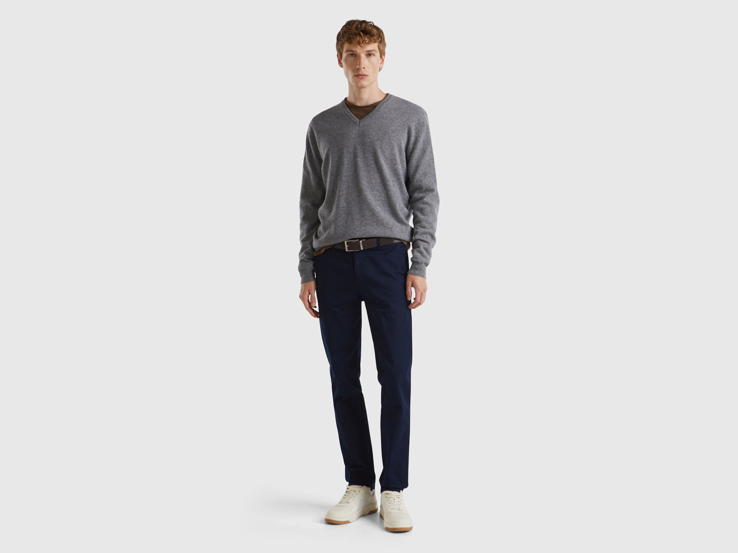 V NECK SWEATER L/S Men image number 3